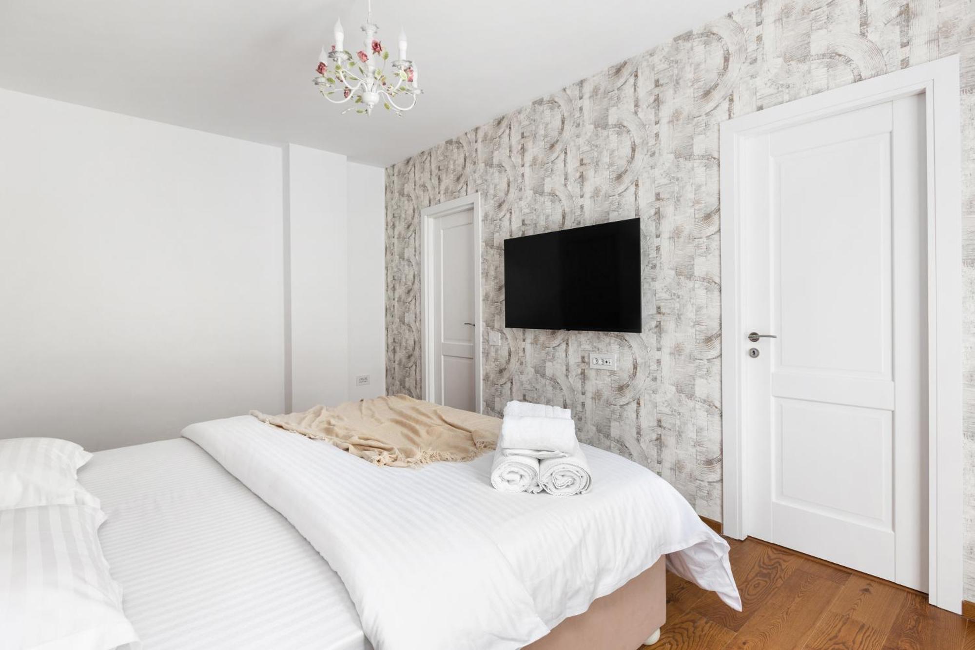 Peak Aparthotel - Old Town - By Cityhost Braszów Zewnętrze zdjęcie