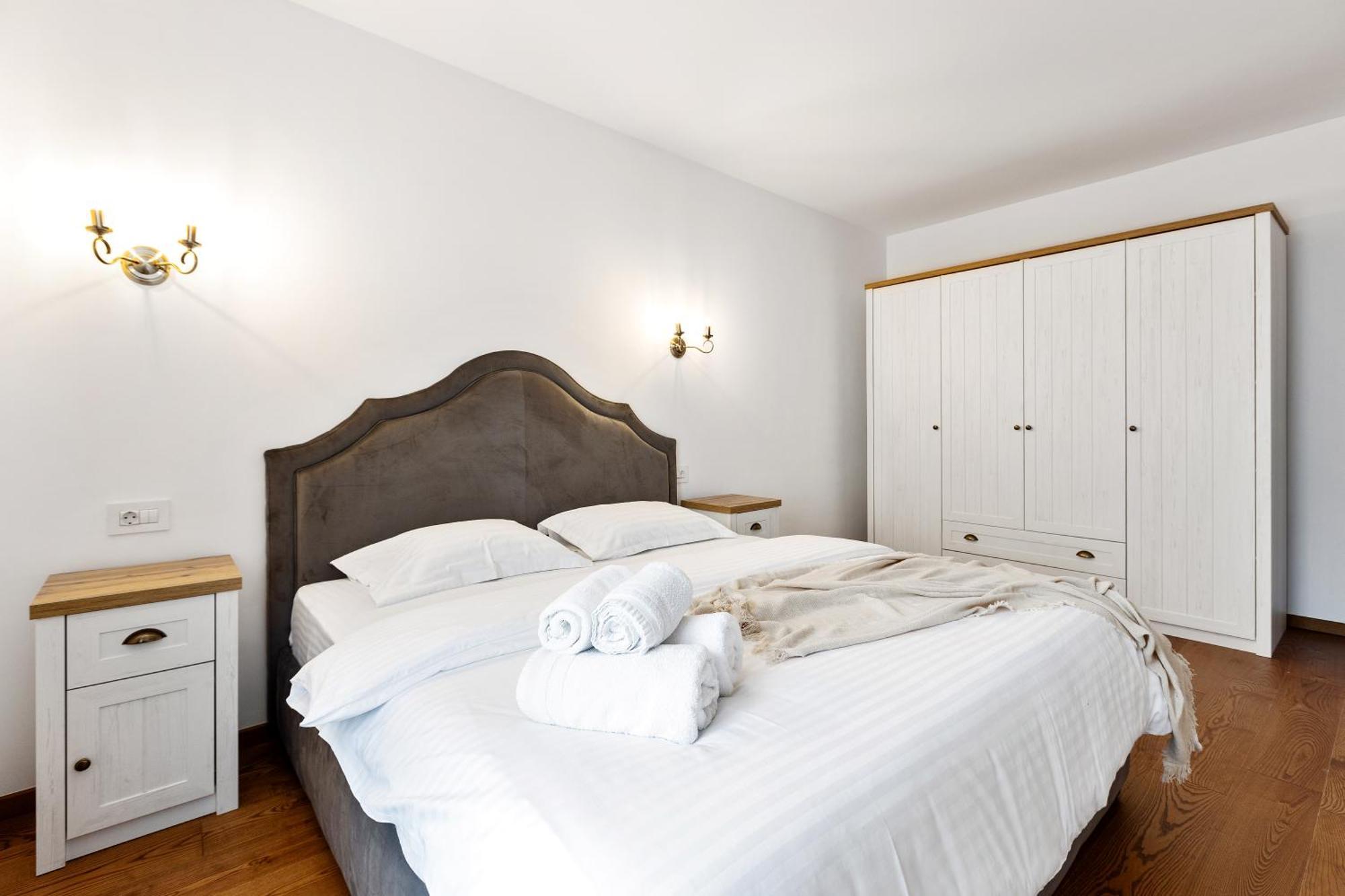 Peak Aparthotel - Old Town - By Cityhost Braszów Zewnętrze zdjęcie