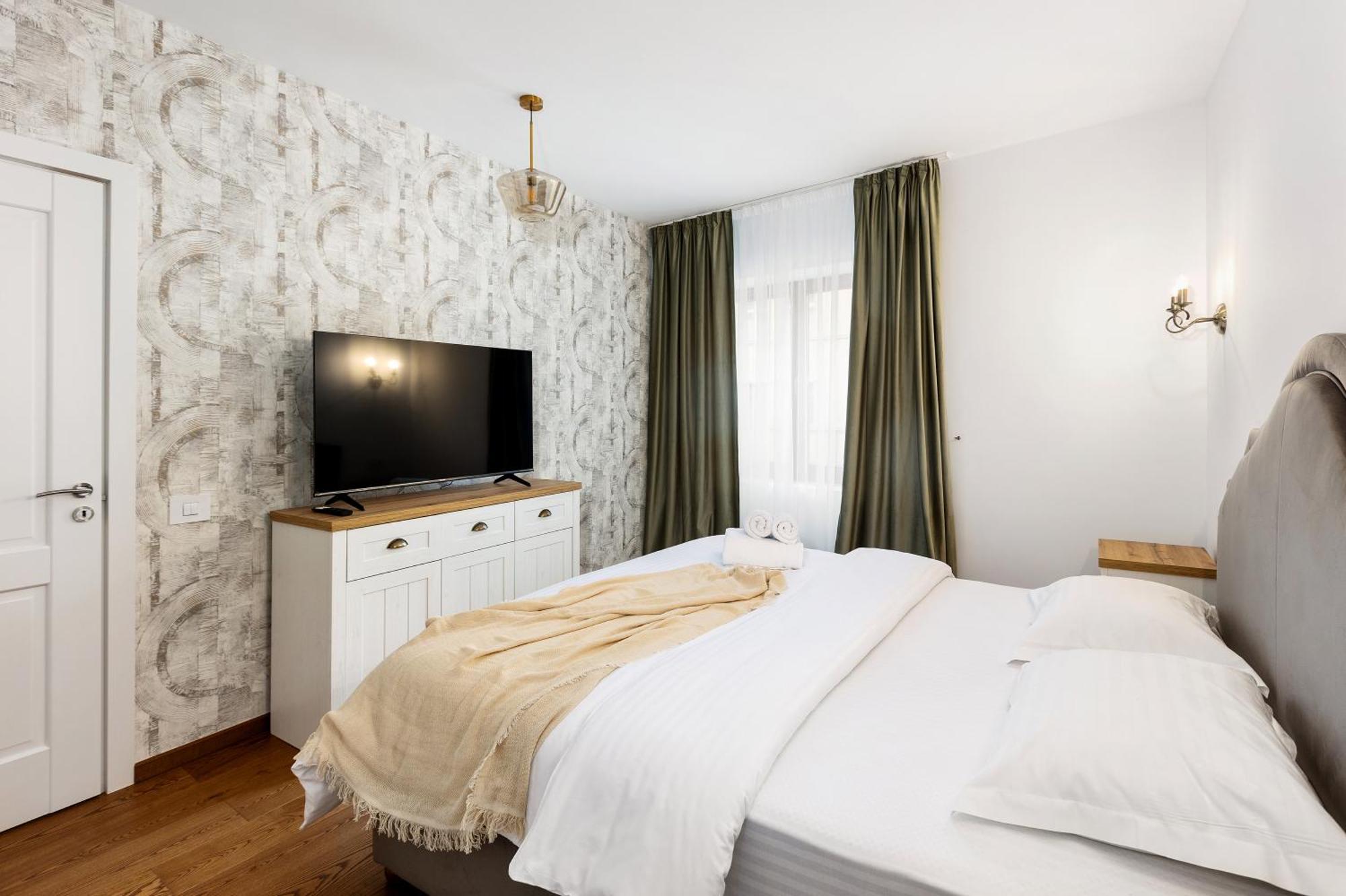 Peak Aparthotel - Old Town - By Cityhost Braszów Zewnętrze zdjęcie