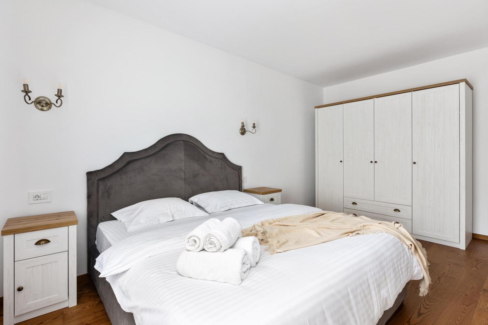 Peak Aparthotel - Old Town - By Cityhost Braszów Zewnętrze zdjęcie