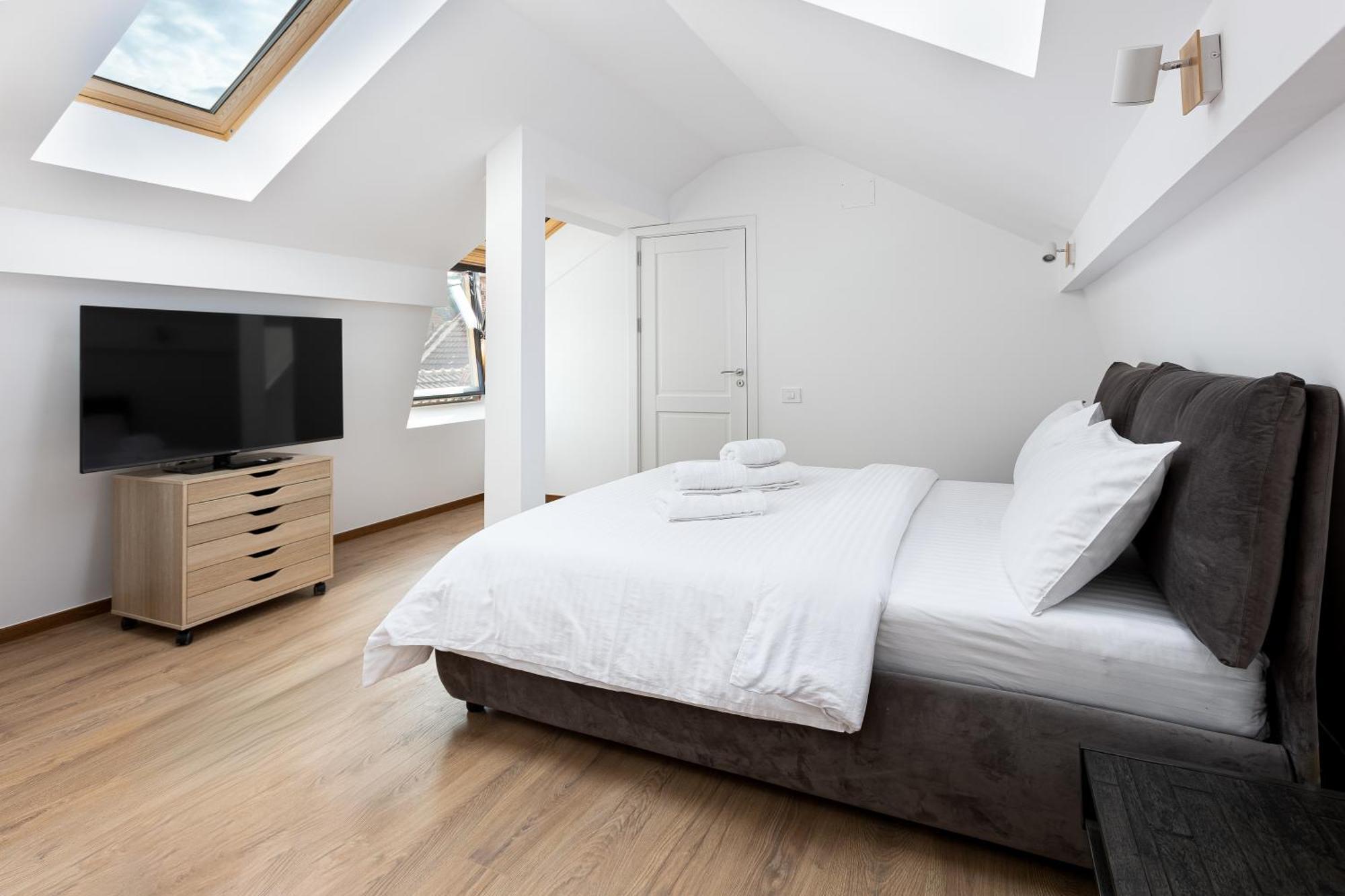 Peak Aparthotel - Old Town - By Cityhost Braszów Zewnętrze zdjęcie